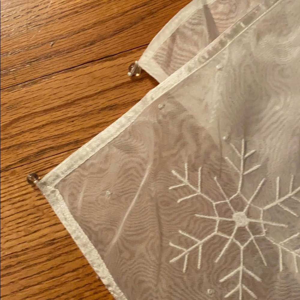 Snowflake Runner - Picture 3 of 4